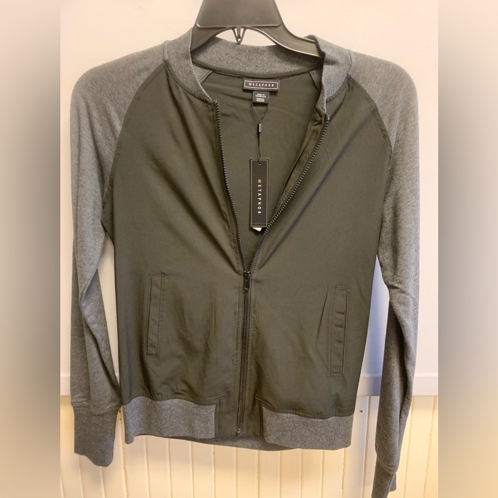 Metaphor light activewear jacket black and grey size S NWT